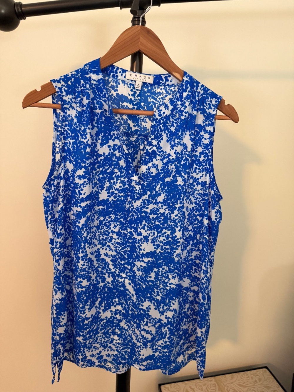 Chaus New York Blue & White Abstract Floral Print Sleeveless Blouse